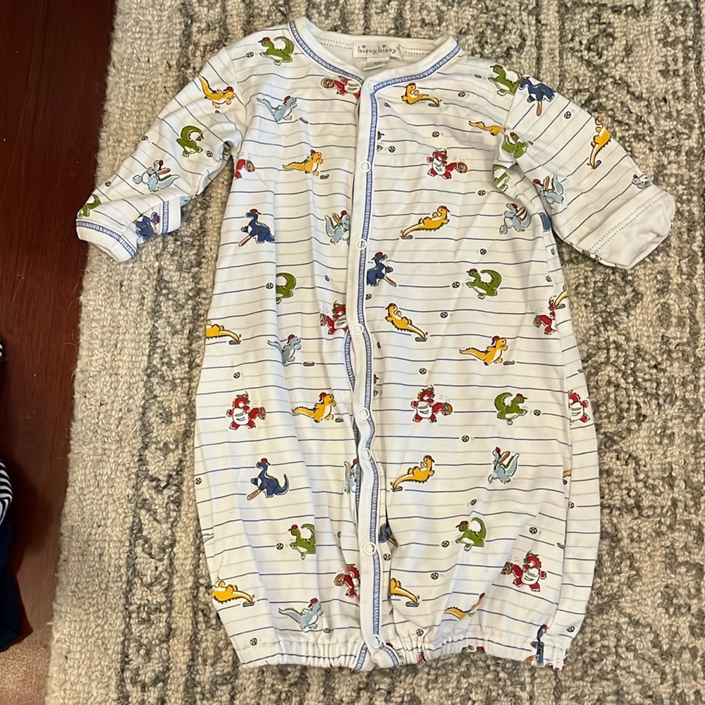 Kissy kissy baby gown